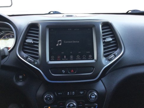 Used 2020 Jeep Cherokee Trailhawk w/ Cold Weather Group image 10