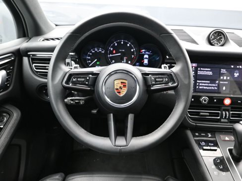 Used 2025 Porsche Macan image 20