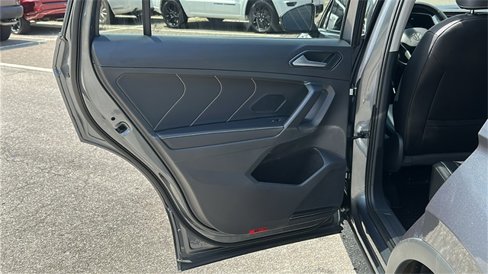 Used 2022 Volkswagen Tiguan SE image 23