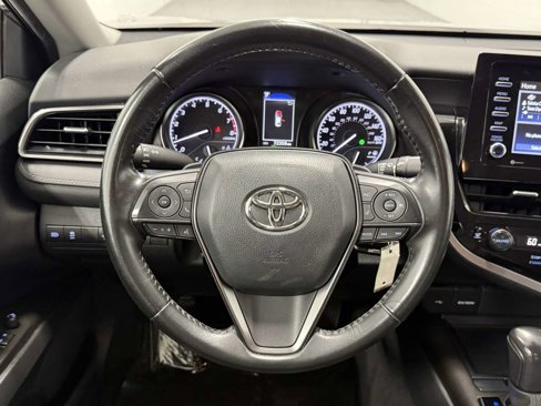 Used 2023 Toyota Camry SE image 16