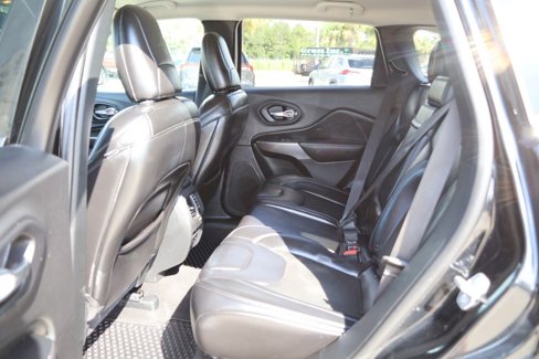 Used 2019 Jeep Cherokee Latitude Plus w/ Cold Weather Group image 10