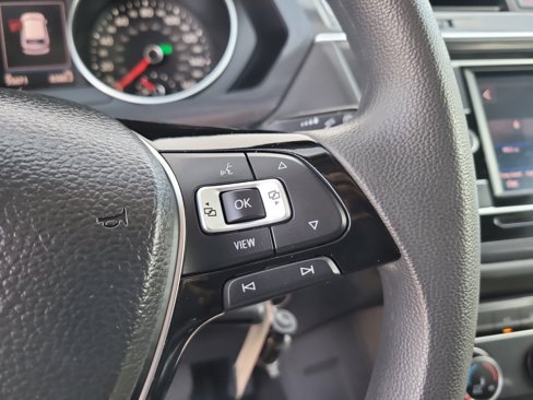 Used 2020 Volkswagen Tiguan S image 30