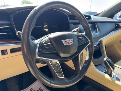 Used 2017 Cadillac XT5 Luxury w/ Driver Awareness Package image 9