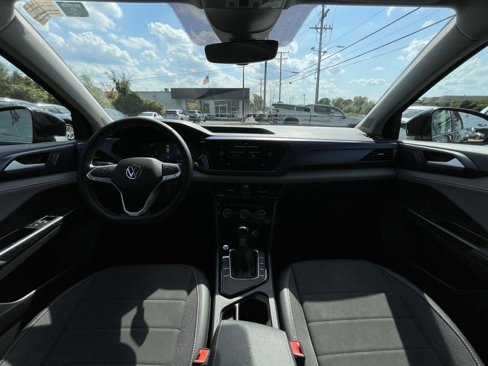 Used 2024 Volkswagen Taos SE image 25