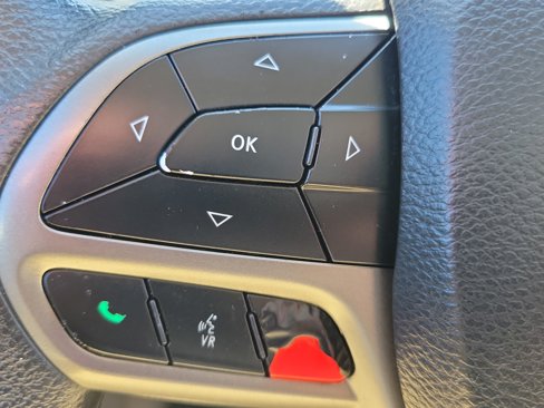 Used 2019 Jeep Cherokee Latitude w/ Popular Appearance Group image 17