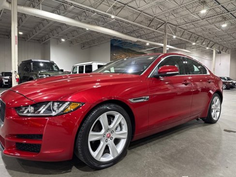 Used 2018 Jaguar XE Premium image 21