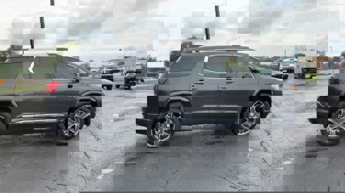 Used 2018 GMC Acadia Denali image 9