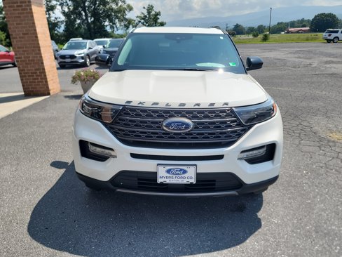 Used 2022 Ford Explorer XLT w/ Equipment Group 202A image 3