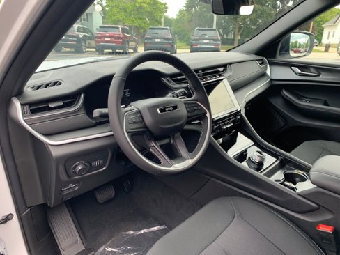 New 2025 Jeep Grand Cherokee Laredo X w/ Luxury Tech Group I image 11