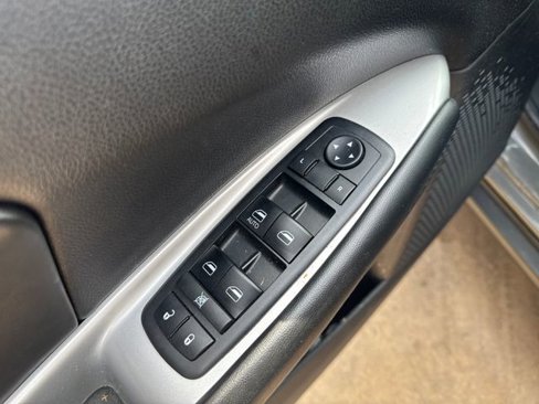 Used 2019 Dodge Journey SE image 11