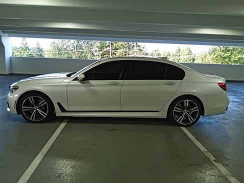 Used 2017 BMW 750i image 2
