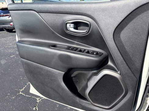 Used 2022 Jeep Renegade Latitude image 15