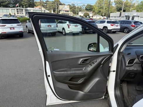 Used 2019 Chevrolet Trax LS image 12