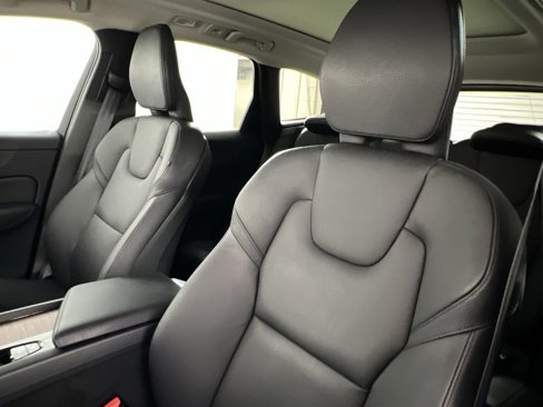 Certified 2023 Volvo XC60 B5 Plus w/ Climate Package image 14