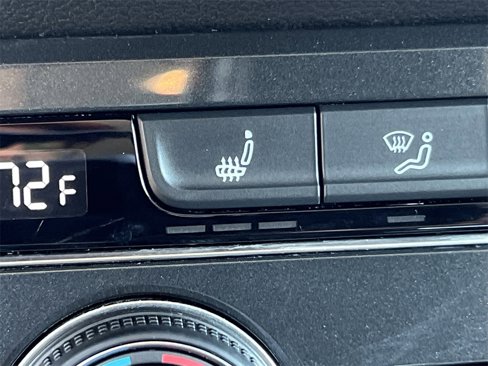 Used 2018 Volkswagen Tiguan SE image 34