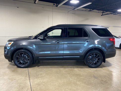 Used 2017 Ford Explorer XLT w/ XLT Technology Feature Bundle image 4