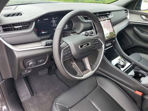 New 2025 Jeep Grand Cherokee Limited image 16