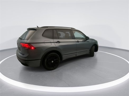 Used 2022 Volkswagen Tiguan SE R-Line image 4