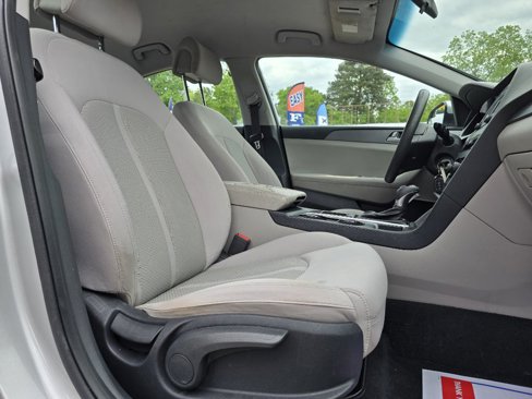 Used 2017 Hyundai Sonata SE image 16