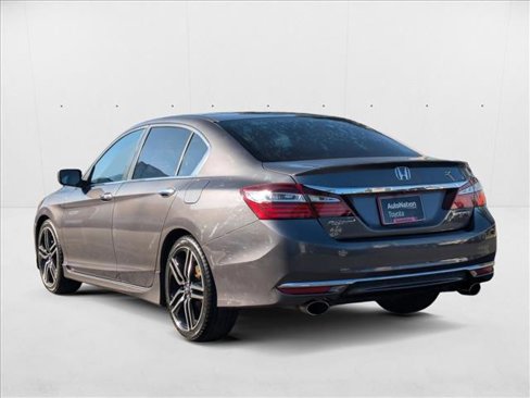 Used 2017 Honda Accord Sport image 8