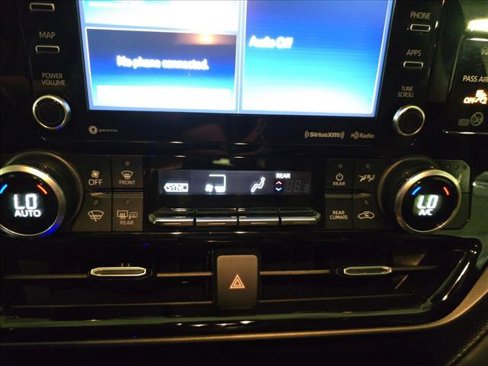 Used 2022 Toyota Highlander XLE image 24
