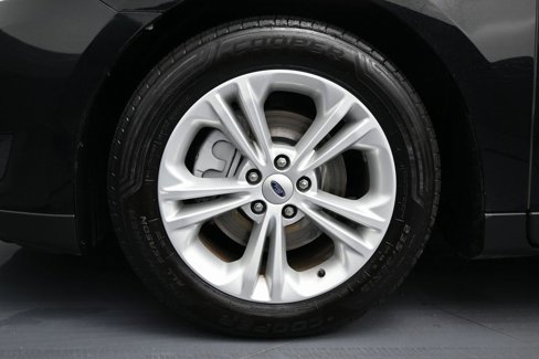 Used 2016 Ford Taurus SE image 3