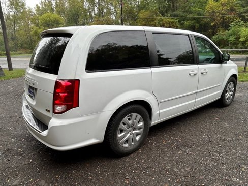Used 2017 Dodge Grand Caravan SE image 8