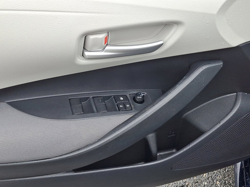 Used 2021 Toyota Corolla LE w/ Carpet Mat Package (TMS) image 12