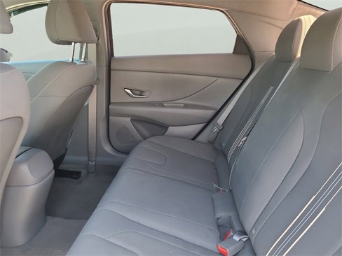 Used 2022 Hyundai Elantra SEL image 13