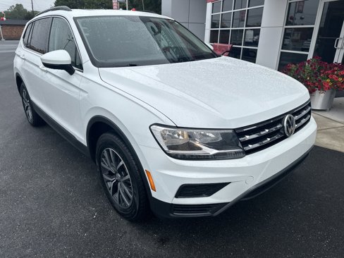 Used 2020 Volkswagen Tiguan SE w/ Panoramic Sunroof Package image 2