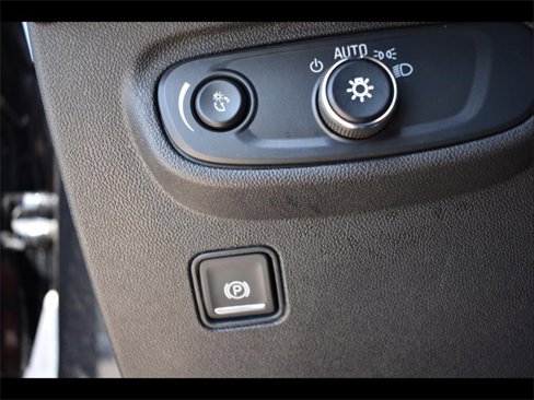 Used 2024 GMC Terrain SLE image 21