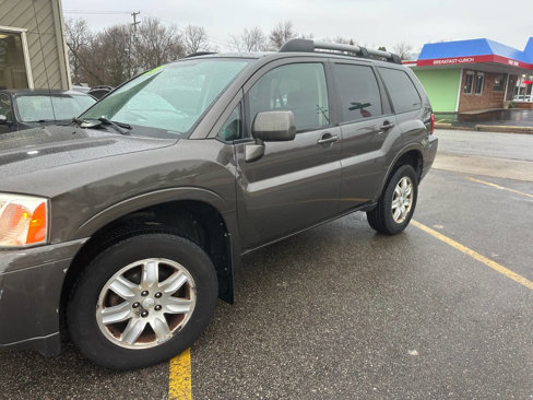 Used 2011 Mitsubishi Endeavor LS image 25