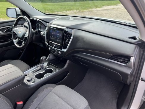 Used 2020 Chevrolet Traverse LT image 7