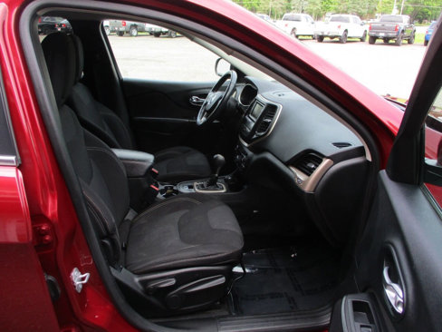 Used 2015 Jeep Cherokee Latitude w/ Comfort/Convenience Group image 27