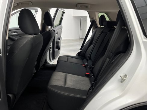 Used 2024 Nissan Rogue SV image 28