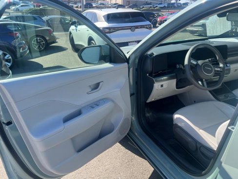 Used 2024 Hyundai Kona SE image 9