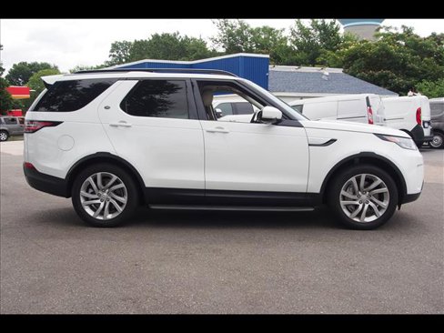 Used 2019 Land Rover Discovery HSE image 6
