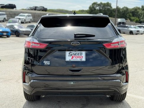 Used 2023 Ford Edge SE w/ Black Appearance Package image 6
