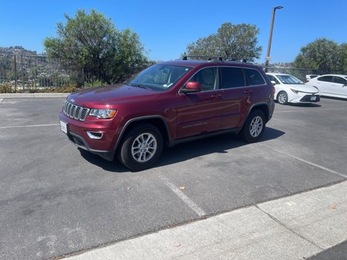 Used 2018 Jeep Grand Cherokee Laredo image 1