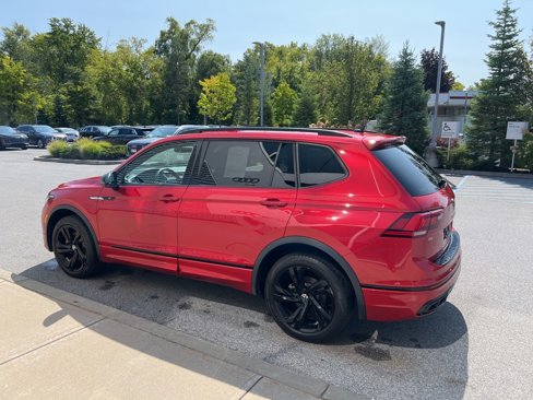 Used 2024 Volkswagen Tiguan SE R-Line image 42