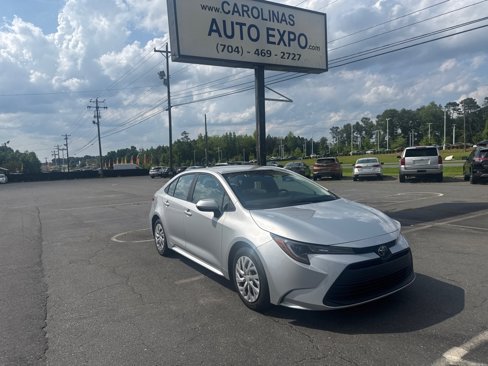 Used 2023 Toyota Corolla LE image 3