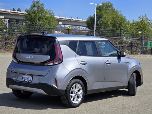 Used 2023 Kia Soul LX w/ LX Technology Package image 4