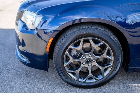Used 2017 Chrysler 300 S image 9