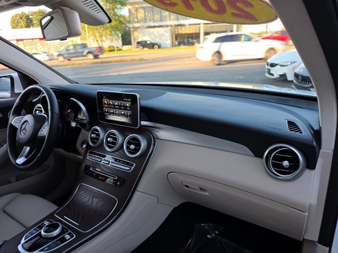 Used 2019 Mercedes-Benz GLC 300 4MATIC w/ Premium Package image 44