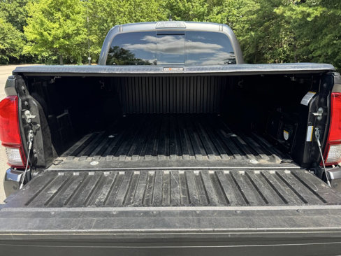 Used 2019 Toyota Tacoma TRD Sport image 8