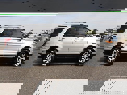 Used 2013 Ford Explorer XLT w/ Class III Trailer Tow Pkg image 2
