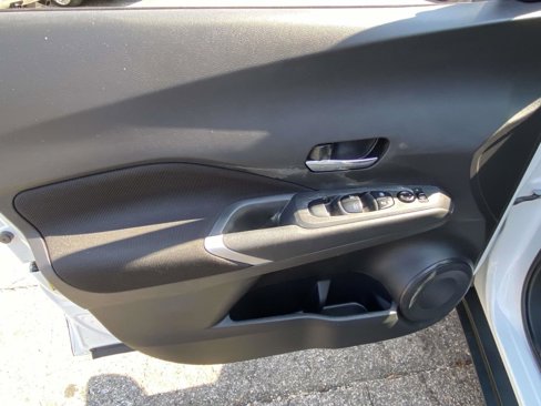 Used 2023 Nissan Kicks SV image 7