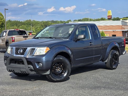 Used 2013 Nissan Frontier SV image 2