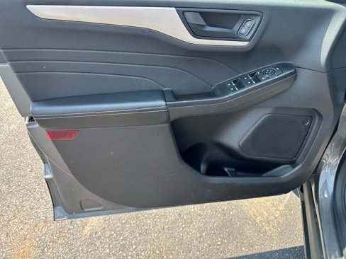 Used 2022 Ford Escape S image 10