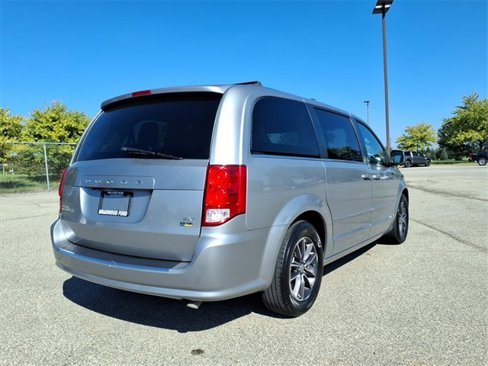 Used 2017 Dodge Grand Caravan SXT image 6